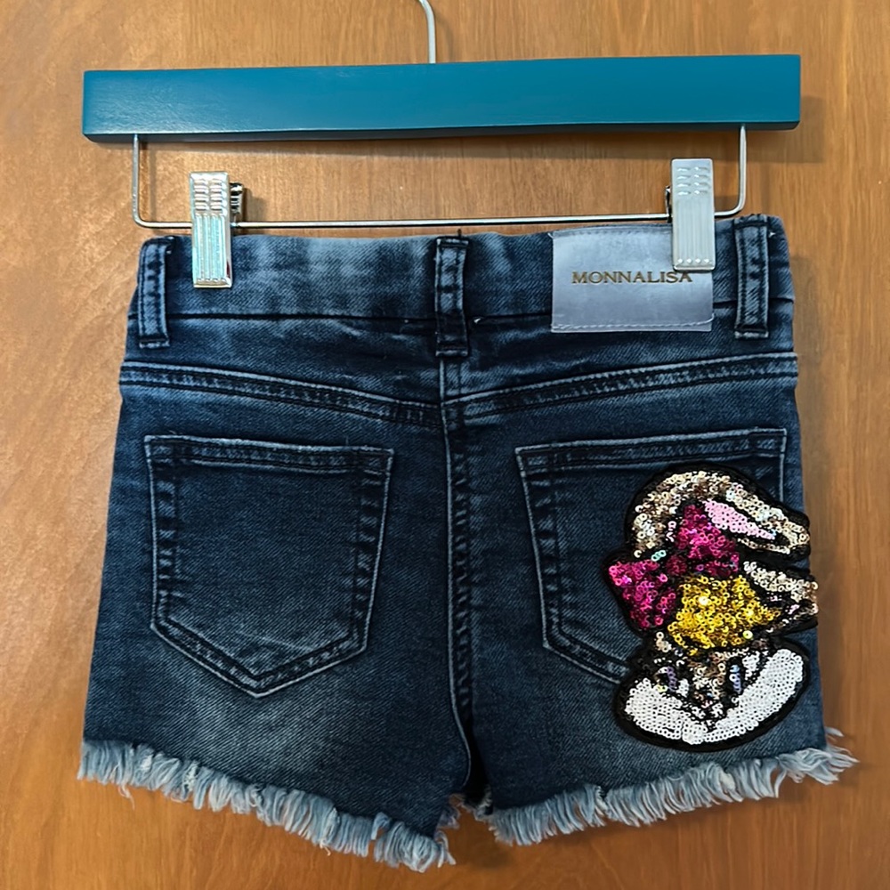 Monnalisa shorts size 6.